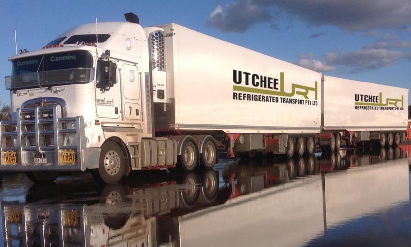 Piper hard abnormal transport. москва-linehaul. Liege-linehaul. вольво центурион. тягачи стоят в ряд.